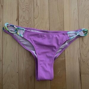 New unworn Victoria’s Secret Bikini bottoms.  SIZE SMALL.